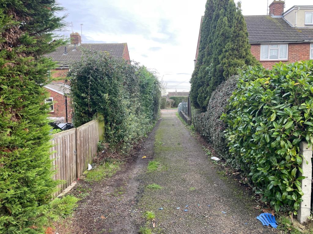 Lot: 61 - FREEHOLD LAND & SIX LOCK-UP GARAGES - Access road next to 90 Pyms Road